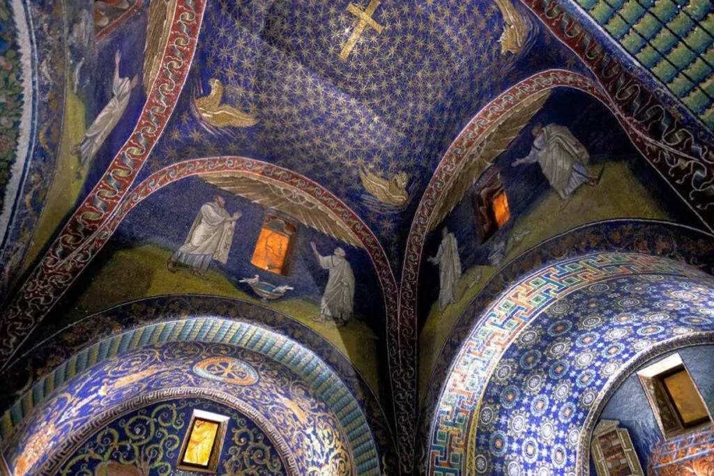 Mosaico di Notte 2025: la magia dei mosaici sotto le stelle dal 1° luglio al 5 settembre